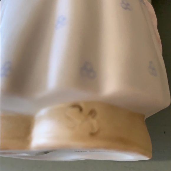 Precious Moment Club Figurines - Picture 6 of 6